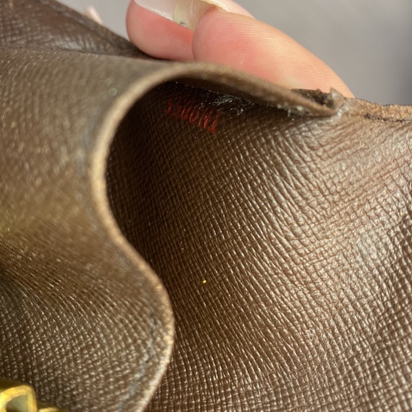 EUC🖤 Louis Vuitton key holder luxury item - Picture 3 of 5